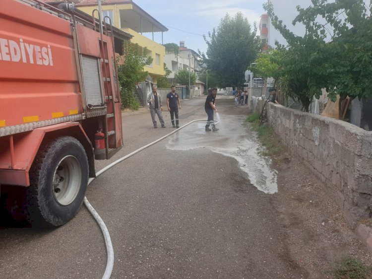 Gölbaşında Cumhuriyet Mahallesinin yolları yıkandı