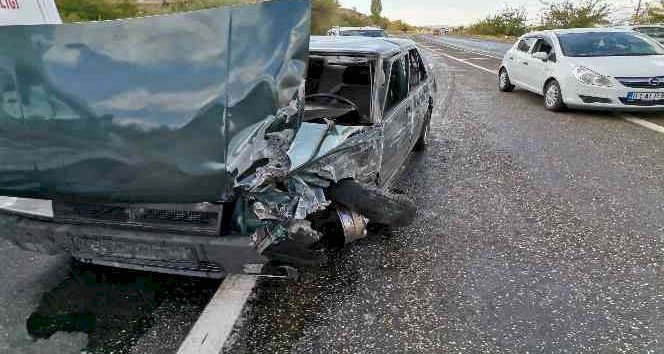 Adıyaman'da otobüs ile otomobil çarpıştı: 3 yaralı