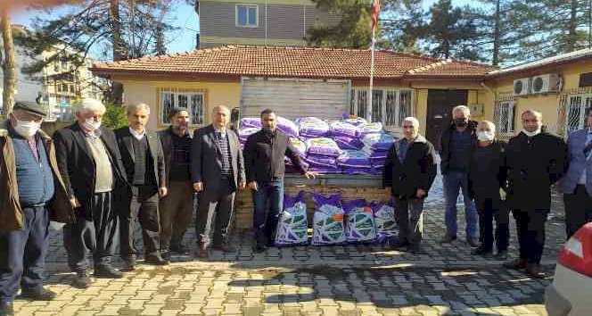 Gölbaşı'nda çiftçilere Macar Fiği tohumu dağıtıldı