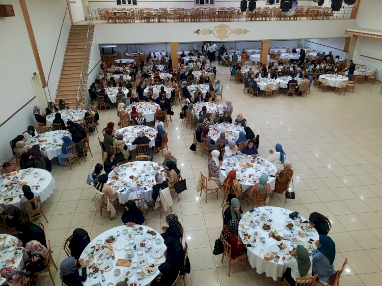 Üniversite öğrencileri ile hafız kızlar iftar programında buluştu