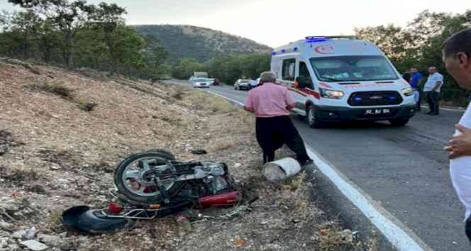 Gelin aracının çarptığı motosiklet sürücüsü ağır yaralandı