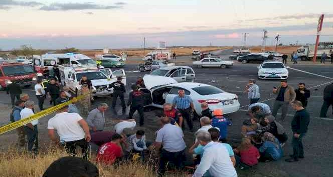 Adıyaman'da 3 otomobil çarpıştı: 1 ölü, 10 yaralı