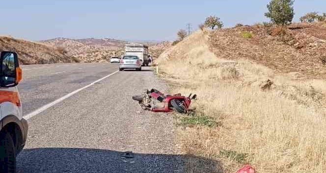 Motosiklet ile kamyonet çarpıştı 2 kişi ağır yaralandı