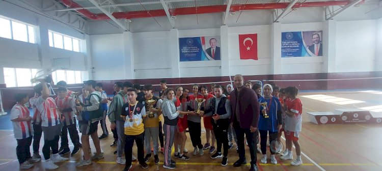 Badminton il birincisi İbn-i Sina oldu