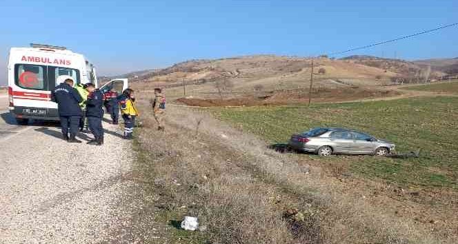 Şarampole yuvarlanan otomobilin sürücüsü yaralandı