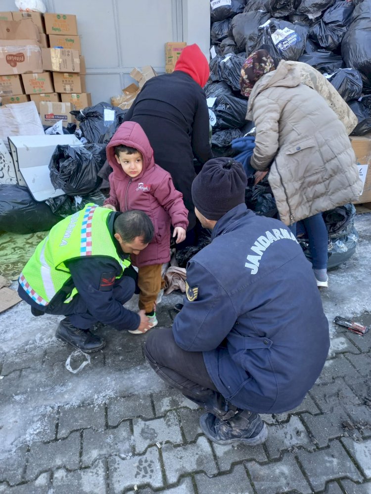 Gölbaşı Jandarma ekipleri 9 kişiyi sağ olarak kurtardı