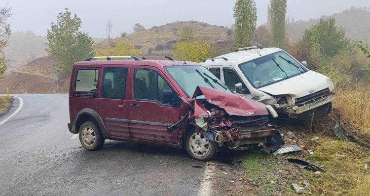 Adıyaman’da iki hafif ticari araç çarpıştı: 9 yaralı  Adıyaman