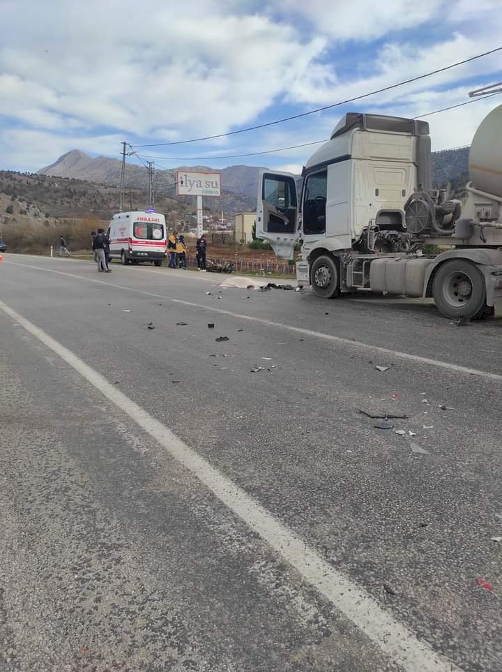 Malatya’da tırla çarpışan motosikletli hayatını kaybetti