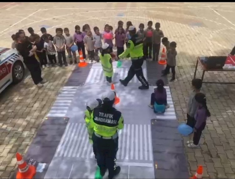 Gölbaşı jandarma trafik'ten öğrencilere trafik semineri