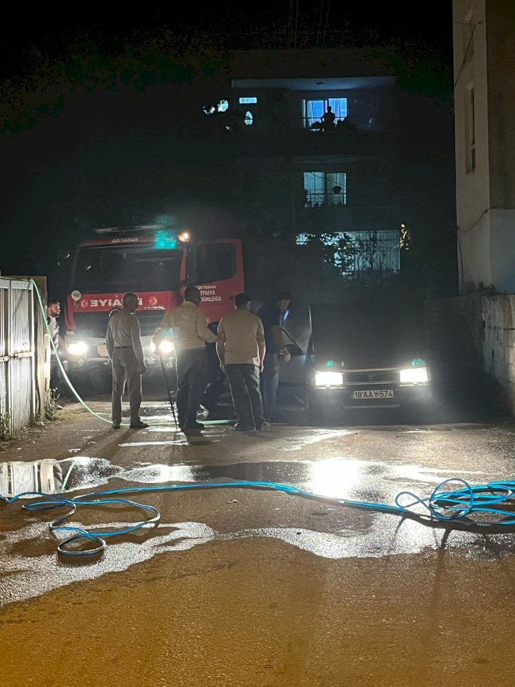 Park halindeki otomobil alev aldı